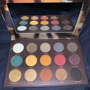 NOMAD Eyeshadow Palette